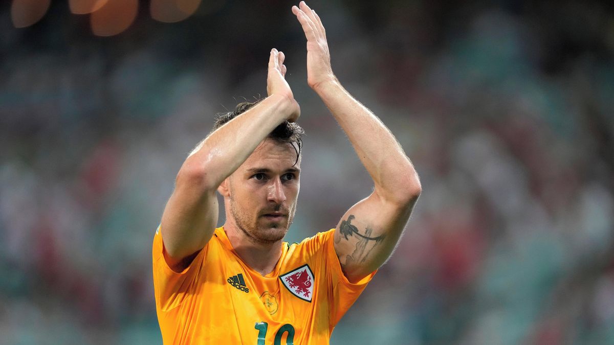 Bývalý záložník Arsenalu Ramsey ukončil kariéru